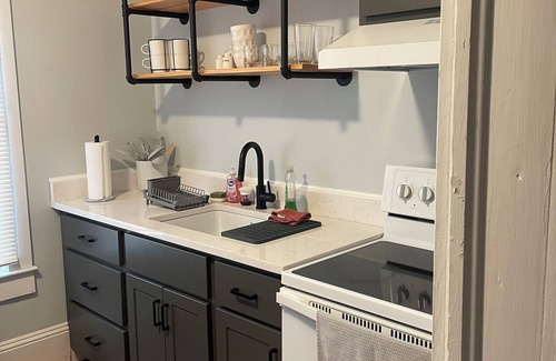 Christiansburg Apartment | Large, Historic 2 bedroom apartment close to downtown Cburg and VT.