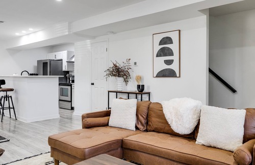 Richmond House | Ideal Family Getaway: 2 Blocks from Lake with Outdoor Dining