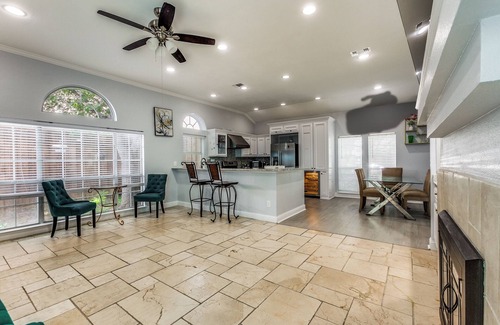 Garland House | Large Home 3Beds + 1 Studio with 2.5 Bath, New Renovation Nicely One Story Home