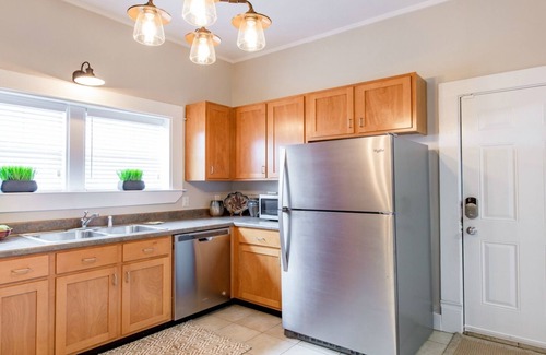 MLK University House | Ideal Home in Downtown Chattanooga with Spa & Breakfast