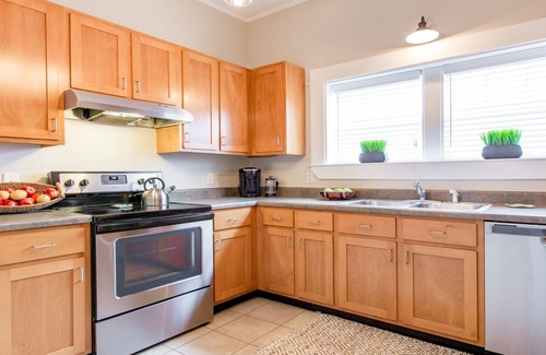 MLK University House | Ideal Home in Downtown Chattanooga with Spa & Breakfast