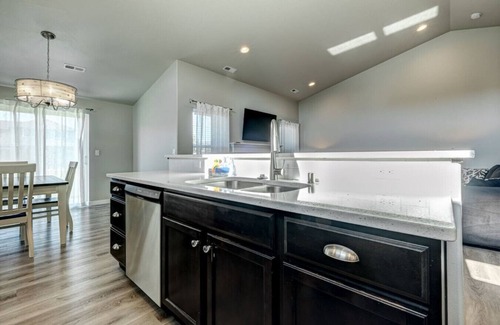 South Richland House | Large Home, Garage, Large Fenced Yard #6218