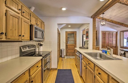 Fraser House | Spacious Home with Hot Tub & Spa - Guest Rated 9.8/10