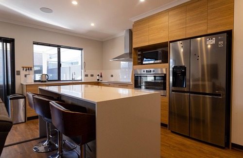 Jindalee House | Perfect Getaway: Home with Heated Swimspa & Ocean Views