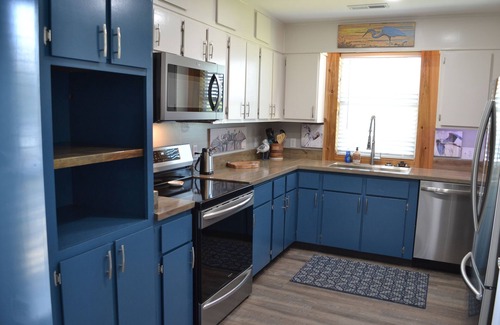 Sunbury House | Spacious Home with 3 Kitchens & Family-Friendly Amenities