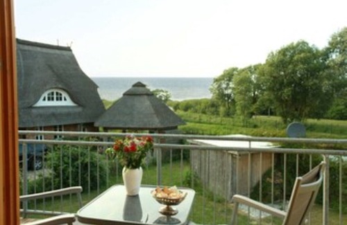 Boergerende-Rethwisch House | Sea View Retreat: 3 Apartments with Garden & Breakfast