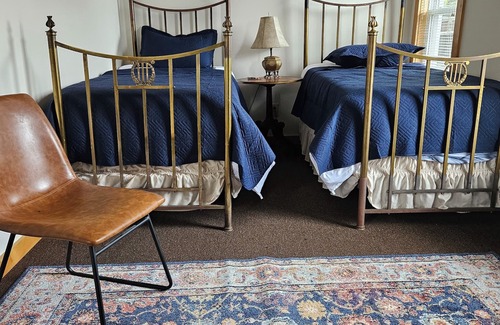 Sidney Center House | Large House, 2 Family Units, Sleeps13, 25 min to Oneonta, 50 min to Cooperstown