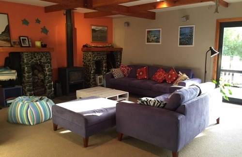 Raglan Apartment | Perfect Getaway at Large House by Raglan Surf Breaks