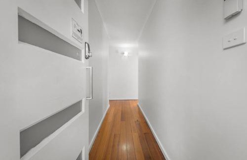 West Hobart House | Tranquil City Retreat: Family-Friendly Home with 9.8 Rating