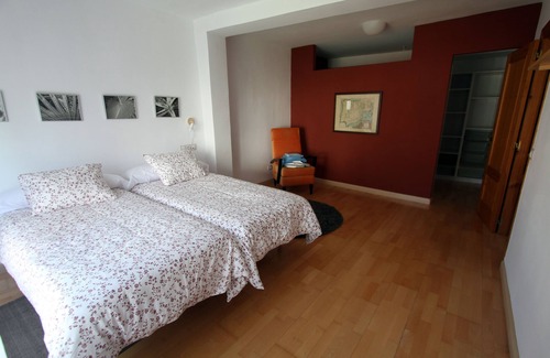 Albelda de Iregua House | Spacious Three-Bedroom House with Garden & Pet-Friendly Options