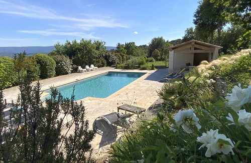Joucas House | Gordes Retreat: Heated Pool & Scenic Views Await