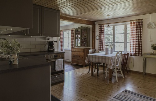 Skillingaryd Cabin | Forest Getaway Near Isaberg & High Chaparral with Pool