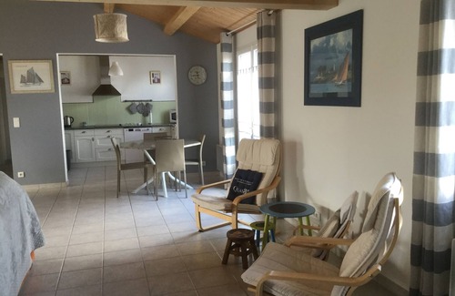 Barbatre House | Ideal Oceanfront House Near Beach - Pet Friendly & Family Safe