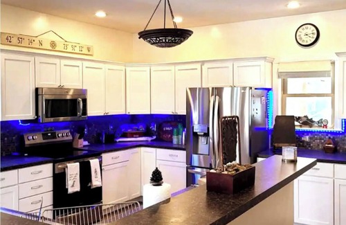 Rotterdam Junction House | Beautiful House on Ballston Lake with Private Beach & Hot Tub