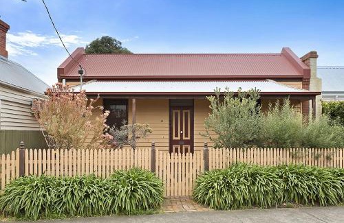 Queenscliff House | Experience Ocean View at Large House on Wharf Street