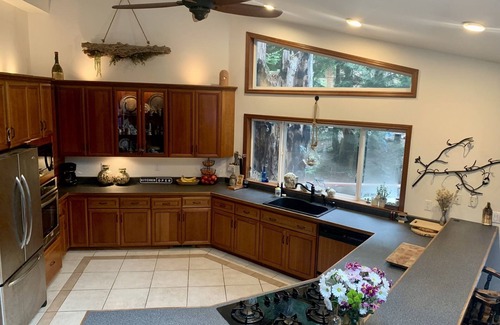 Fortuna House | Spacious Redwood Retreat for Families & Pets, Rated 9.4/10