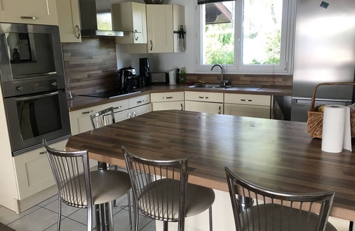 Cazaux House | Spacious House with Heated Pool by Lake Cazaux – Pet Friendly