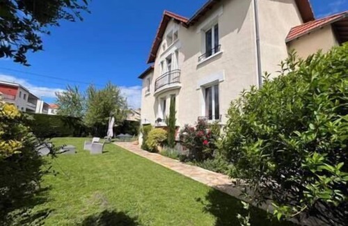 La Pradelle House | Large house with garden
