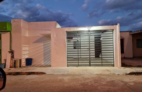 Merida Municipality House | Spacious Family Home with A/C and Wifi, Close to Attractions