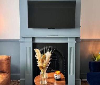 Fairfield House | Spacious Family Home with Quick Access to London Trains
