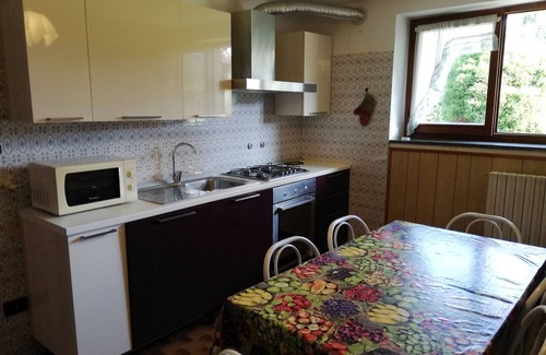 Armeno House | Spacious Family Retreat with Garden & Football Pitch