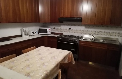 Armeno House | Spacious Family Retreat with Garden & Football Pitch