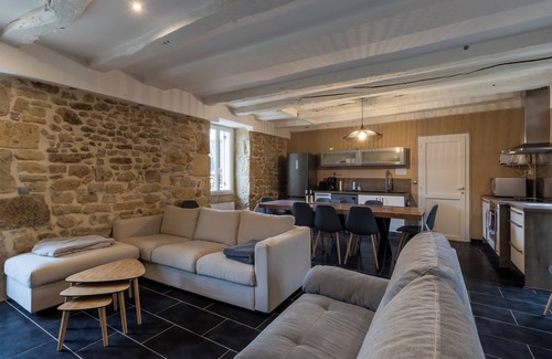 Nailhac House | Large House with Private Pool in Dordogne – Sleeps 11, Near Sarlat & Lascaux
