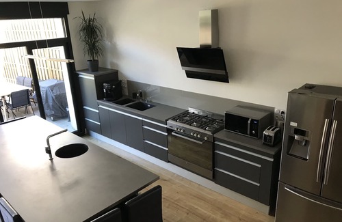 Royan House | Central House with Spa, Steps from Beach and Market