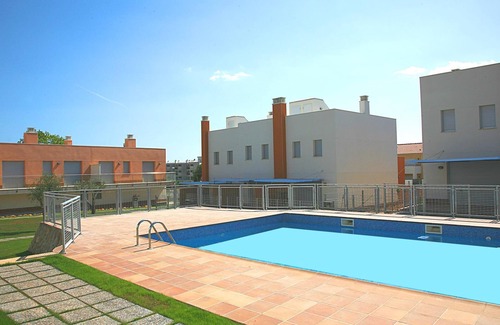 Creixell Villa | Inviting House with Pool and Terrace for 6 Guests