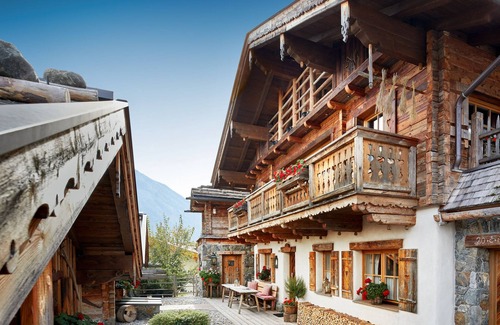 Hundsdorfl Ski Chalet | Group-Friendly Hut with Pool and Ocean View in Almdorf Flachau