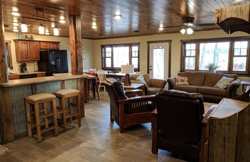 Lake Shore Cabin | Family-Friendly Lakefront Cabin with Dual Kitchens & Pontoon