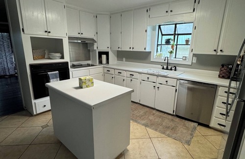 Milledgeville House | Lakefront Haven: 5 Beds with Gorgeous Views Near Downtown