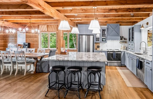 Westview Cabin | Pet-Friendly Lakefront Cabin with Pool & Scenic Views
