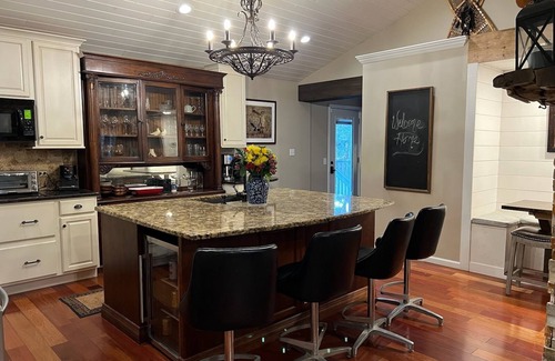 Twin Lakes House | Spacious Lakehouse with Hot Tub Near Twin Lakes Beach