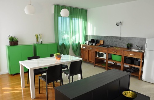 Padova Apartment | Bright and Inviting Hotel with Pool, Spa & Family Amenities