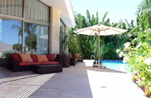 Eilat Villa | LARGE LOFT 8M HEIGHT POOL 20M LONG HEATED 300m FROM THE SEA