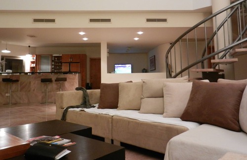 Eilat Villa | LARGE LOFT 8M HEIGHT POOL 20M LONG HEATED 300m FROM THE SEA
