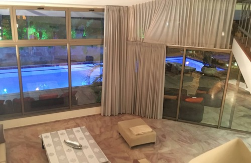 Eilat Villa | LARGE LOFT 8M HEIGHT POOL 20M LONG HEATED 300m FROM THE SEA