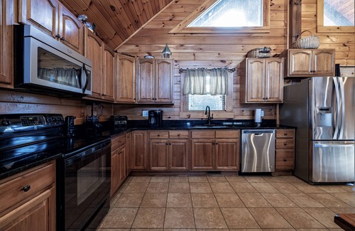 Stanley Cabin | Relaxing Log Cabin Retreat Near Luray with Pool & Spa