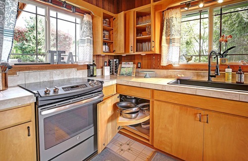 Camano Island House | Beautiful Log Cabin with Ocean Views, Steps from the Beach