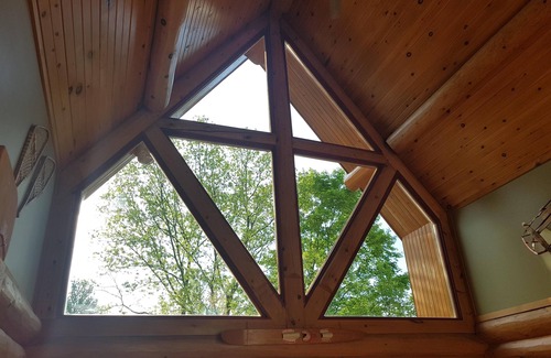 Frontenac Cottage | Beautiful Log Home by Rideau Lakes with Hot Tub & Spa