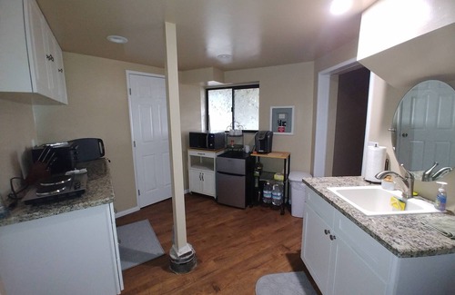 Pine Mountain Club Apartment | Spacious Lower Suite with Pool & Ocean View in Mountain Home
