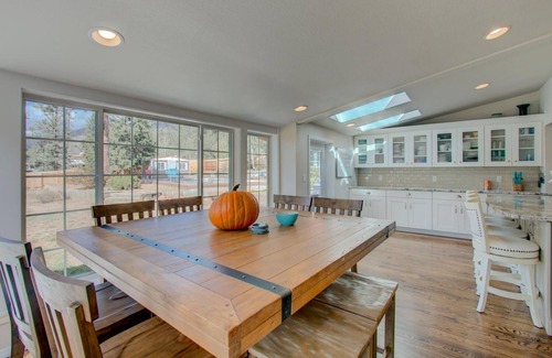 Cascade House | Indulgent Retreat at Pikes Peak with Private Pool & Spa