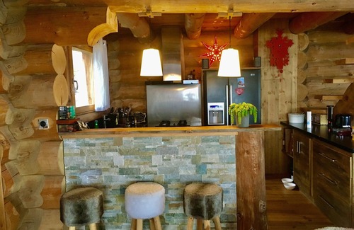 Les Angles Ski Chalet | Exceptional Log Cabin with Pool and Spa Amenities