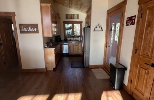 Dillon House | Spacious 4 BR Lake Dillon Home Steps from the Marina