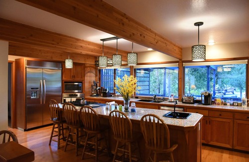 Mount Shasta House | Unforgettable Mt. Shasta Home on Golf Course with Views