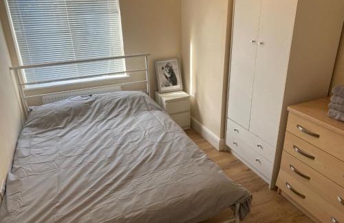 Cobham Apartment | Spacious Apartment with Breakfast & Family Amenities
