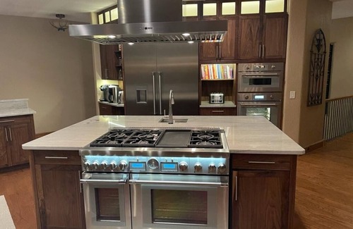 Angel Fire House | Spacious Cabin Retreat for 20 with Gourmet Kitchen & Hot Tub