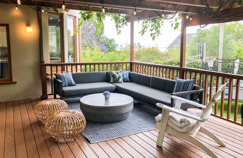 Pacific Palisades House | Elegantly Designed Home with Heated Pool Near Beaches