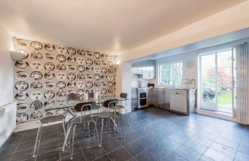 Angel House | Elegant House with Private Garden, Perfect for Families
